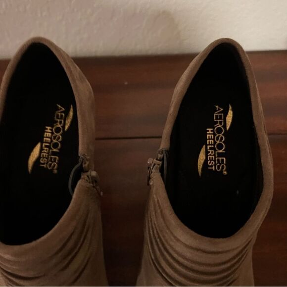 Aerosoles Heelrest Tan Suede Booties with Side Zipper. Size 6.5  New without Tag - Picture 8 of 10
